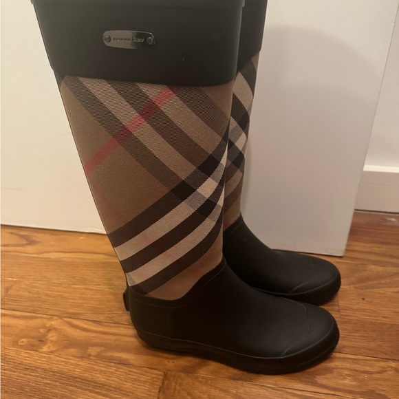Burberry rain boots, Size 37- authentic! Excellent condition! - Picture 3 of 4